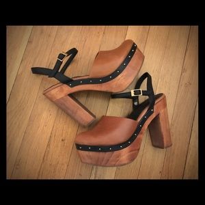 Beautiful size 8 clogs by Five Worlds